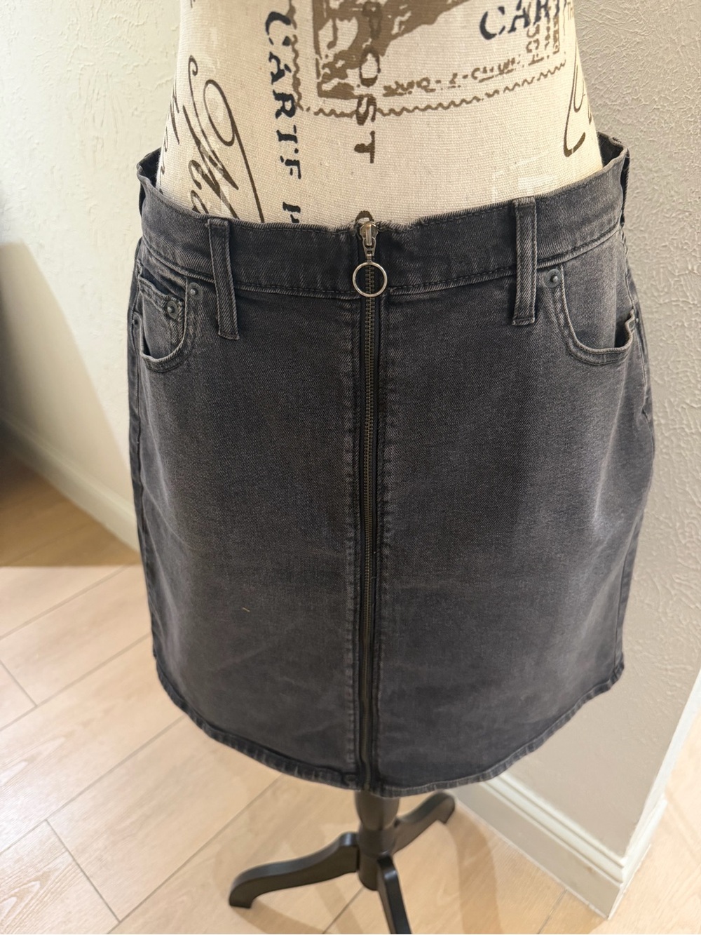 Gap Black-Washed Zip-Front Denim Skirt